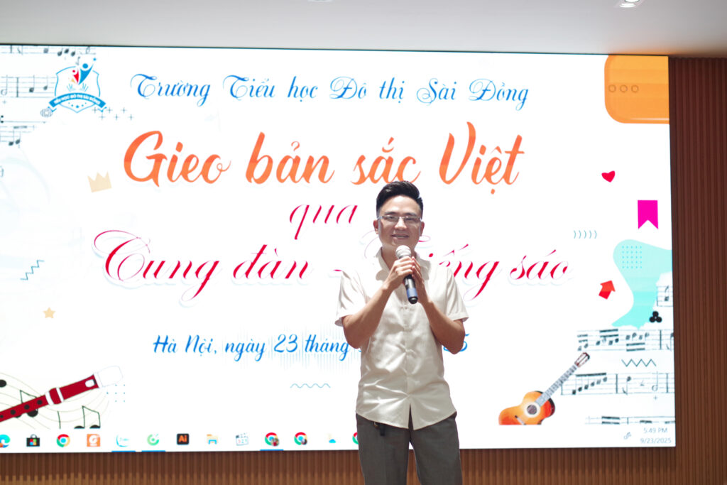 Nghệ sĩ Bùi Công Thơm, Viện trưởng Viện Đào tạo Âm nhạc Việt Nam phát biểu tại sự kiện